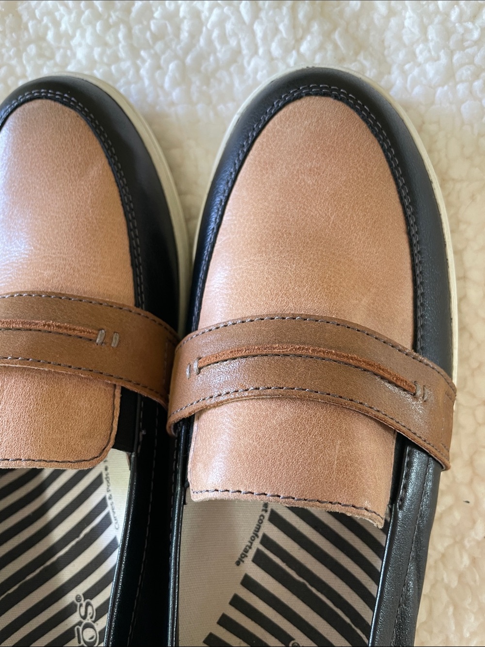 Taos Women's Upward Steel/ Taupe Multi Loafer Like New Size 7.5 - Picture 10 of 10